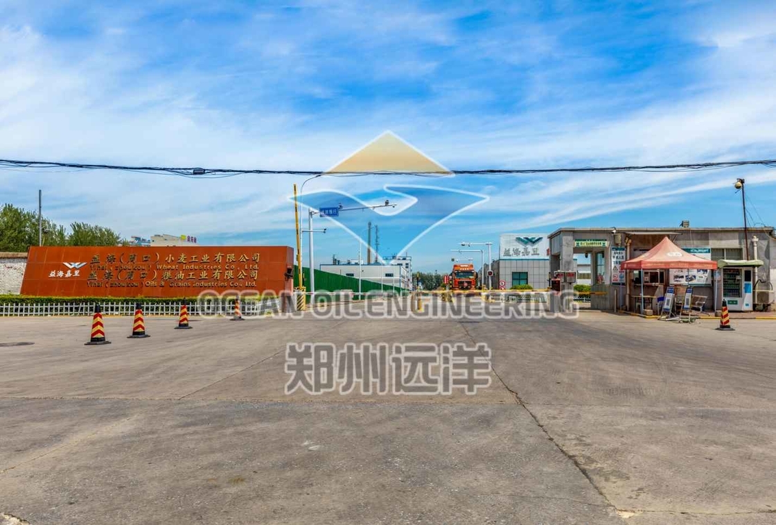 آلة الطباعة الباردة الفعالة لدرجة حرارة النفط 50-200C تحكم PLC 30-150KW